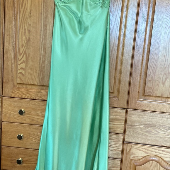 Mint green dress from David’s Bridle . Brand Morgan &Company - Picture 4 of 4